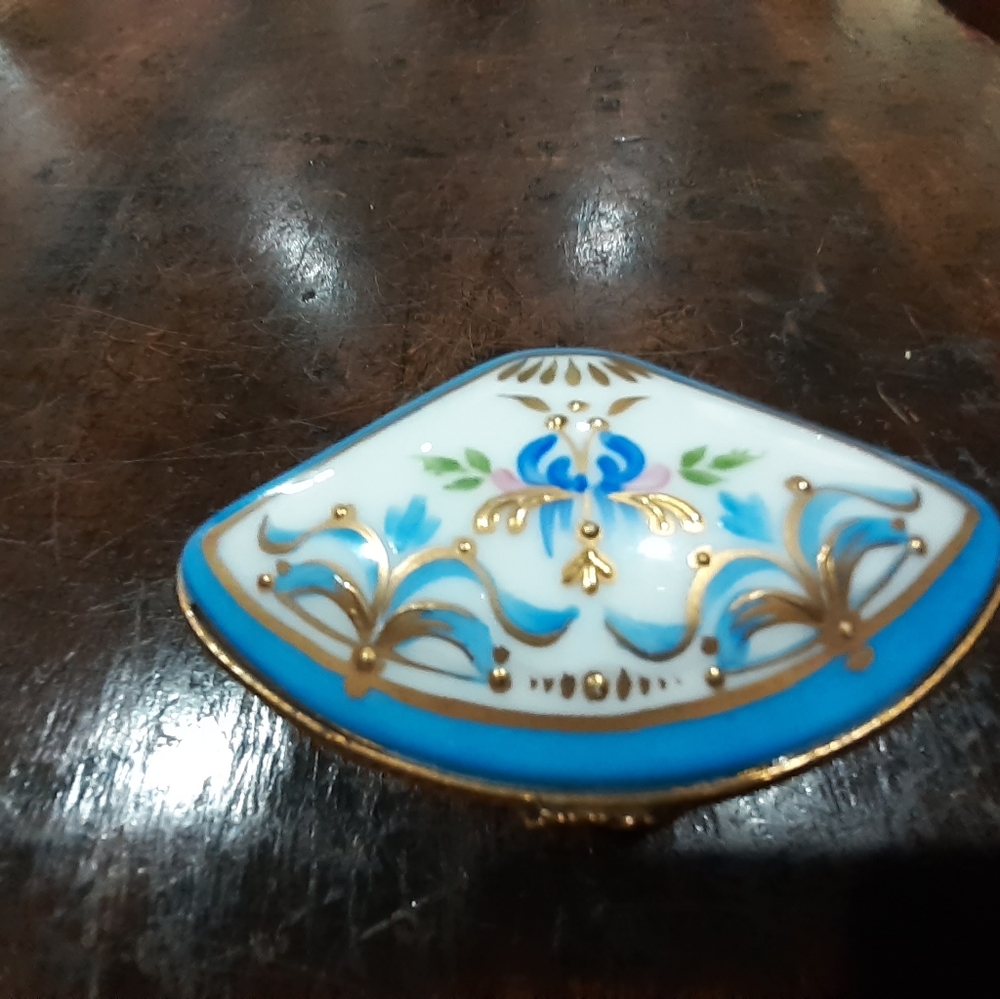 Lamoges France Porcelain La Main Fan Shaped Blue Pill Trinket Box